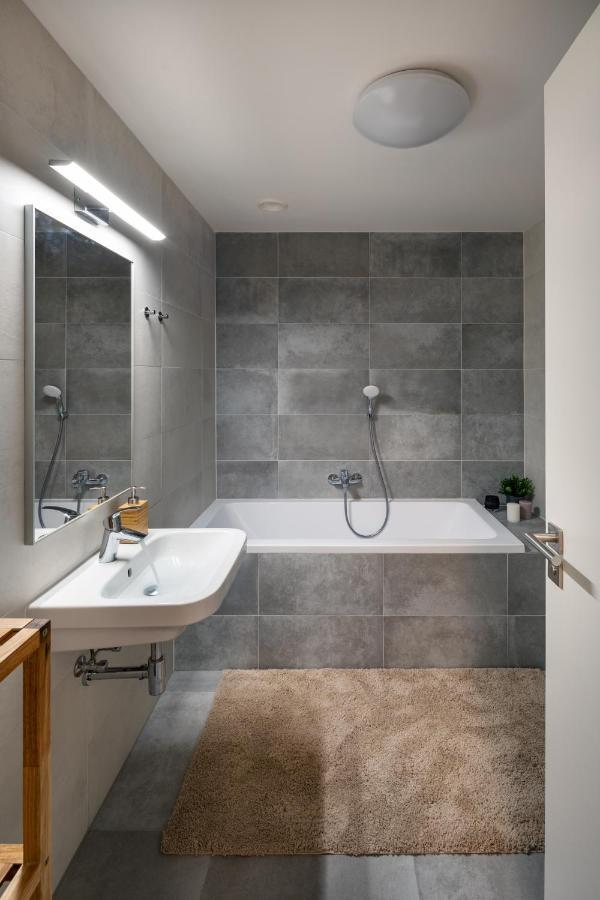 Prague Days - Exclusive Condo In Trendy Neighbourhood Екстериор снимка